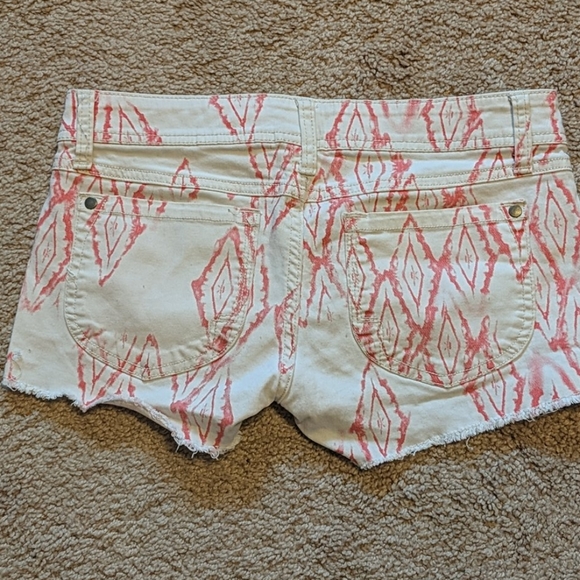 Size 3 Shorts - Picture 2 of 4
